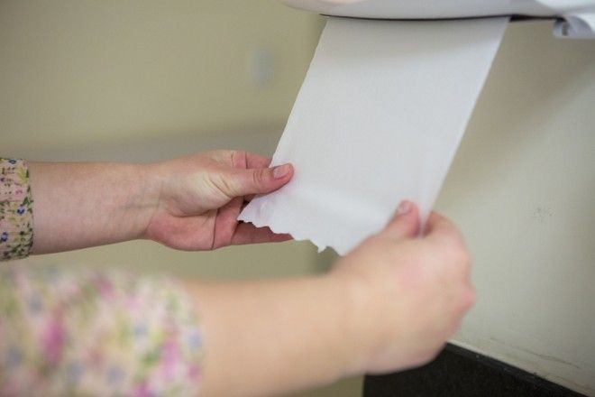 Secadores de mãos ou papel toalha? Descubra qual método é mais higiênico