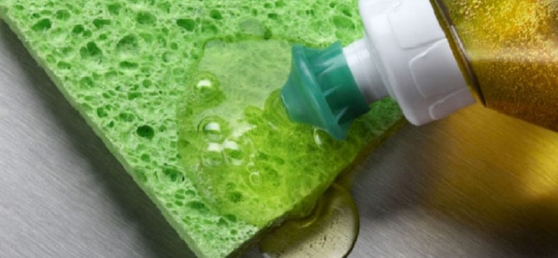 Conheça os usos e vantagens do detergente neutro